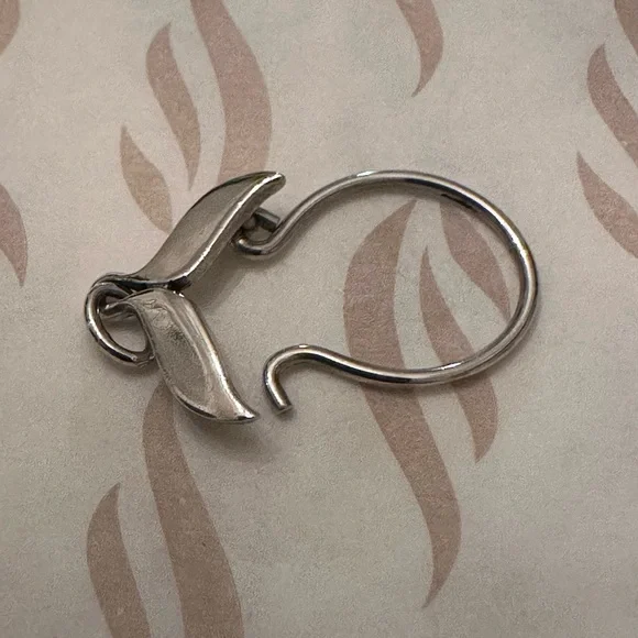 Vintage RETIRED James Avery Whale Tail Charm Holder Sterling Silver - Picture 4 of 5